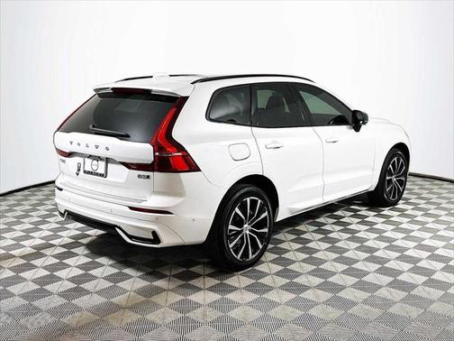 2024 Volvo XC60 Plus Dark Theme