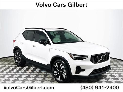 2025 Volvo XC40 B5 Plus Dark Theme