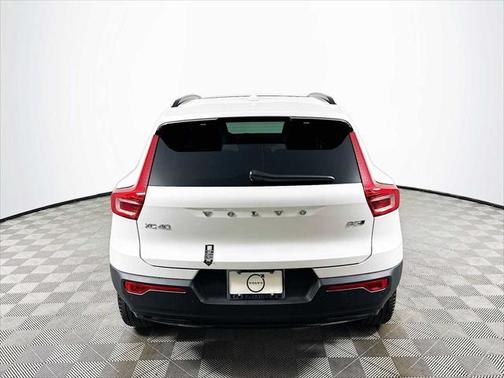 2025 Volvo XC40 B5 Plus Dark Theme