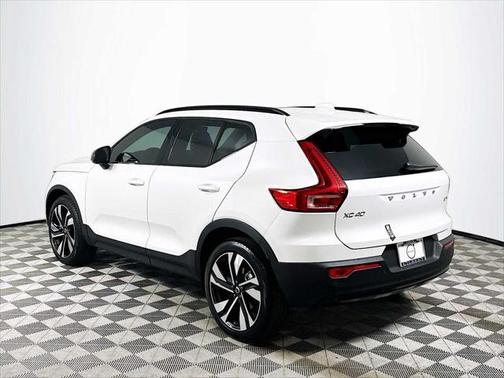 2025 Volvo XC40 B5 Plus Dark Theme