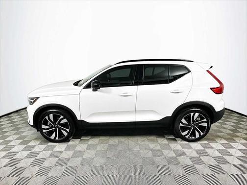 2025 Volvo XC40 B5 Plus Dark Theme