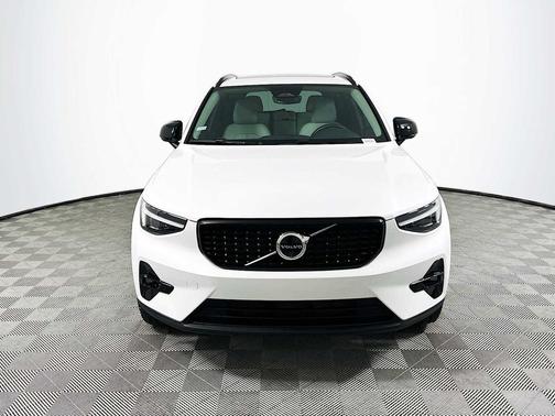 Crystal White 2026 Volvo XC40 Plus, B5 AWD Gas (mild hybrid), Dark
