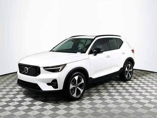 Crystal White 2026 Volvo XC40 Plus, B5 AWD Gas (mild hybrid), Dark