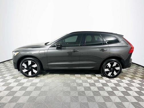 2024 Volvo XC60 Recharge Plug-In Hybrid T8 Plus Dark Theme