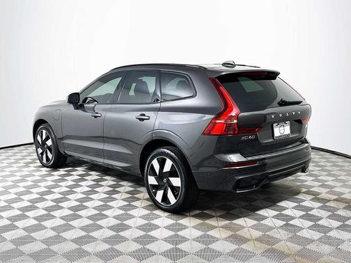 2024 Volvo XC60 Recharge Plug-In Hybrid T8 Plus Dark Theme
