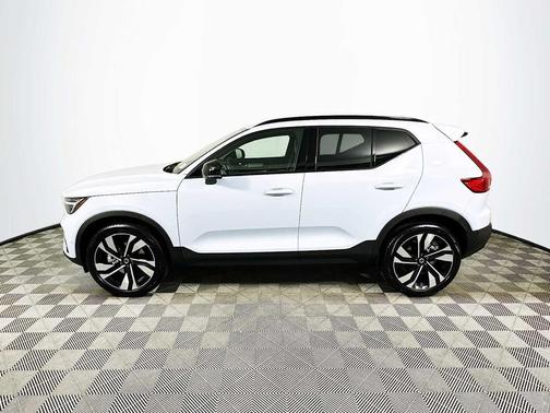 CLOUD BLU 2026 Volvo XC40 Ultra, B5 AWD Gas (mild hybrid), Dark