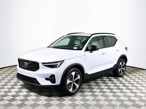 2026 Volvo XC40 B5 Plus