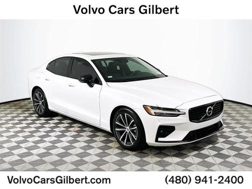 2022 Volvo S60 T5 Momentum