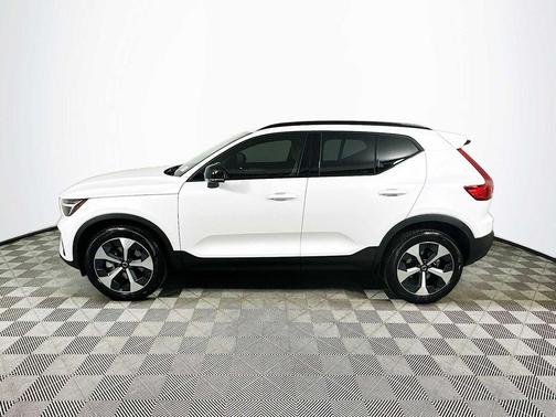 2026 Volvo XC40 Plus, B5 AWD Gas (mild hybrid), Dark