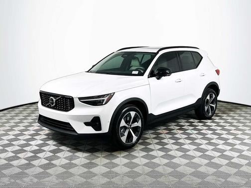 2026 Volvo XC40 Plus, B5 AWD Gas (mild hybrid), Dark