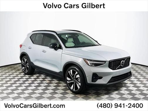 2025 Volvo XC40 B5 Plus Dark Theme
