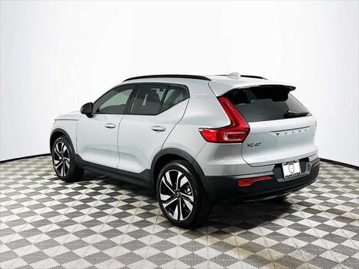 2025 Volvo XC40 B5 Plus Dark Theme