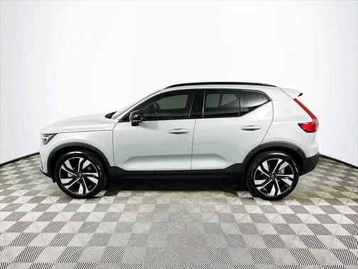 2025 Volvo XC40 B5 Plus Dark Theme