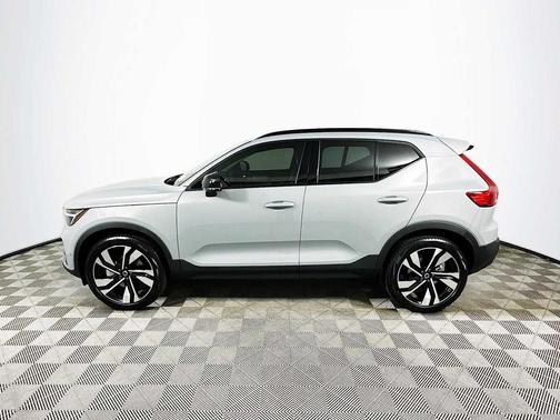 2025 Volvo XC40 B5 Plus Dark Theme