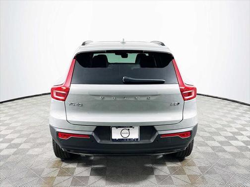 2025 Volvo XC40 B5 Plus Dark Theme