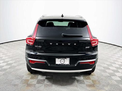 2025 Volvo XC40 B5 Plus Bright Theme