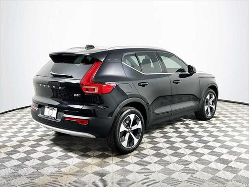 2025 Volvo XC40 B5 Plus Bright Theme