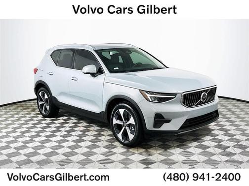 2025 Volvo XC40 B5 Core Bright Theme