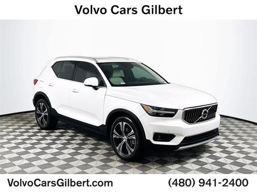 Crystal White Metallic 2022 Volvo XC40 T4 Inscription