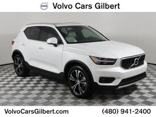 Crystal White Metallic 2022 Volvo XC40 T4 Inscription