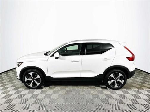 2025 Volvo XC40 B5 Plus Bright Theme