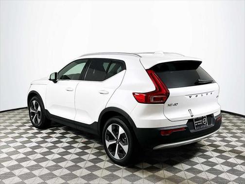 2025 Volvo XC40 B5 Plus Bright Theme