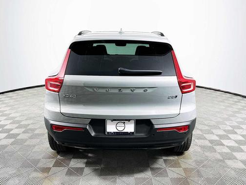 VAPOUR GRY MET 2026 Volvo XC40 Plus, B5 AWD Gas (mild hybrid), Dark