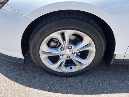 Platinum White Pearl 2023 Honda Accord LX