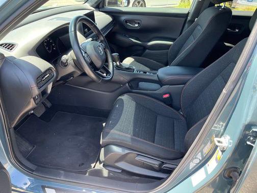 Pearl 2025 Honda HR-V Sport