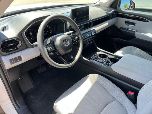 Platinum White Pearl 2023 Honda Pilot LX