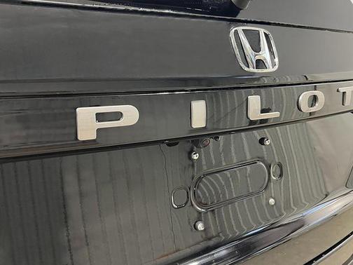 Crystal Black Pearl 2026 Honda Pilot EX-L