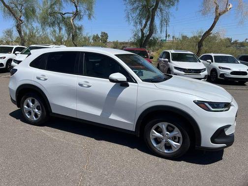 Platinum White Pearl 2025 Honda HR-V LX