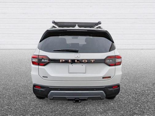 Platinum White Pearl 2026 Honda Pilot TrailSport
