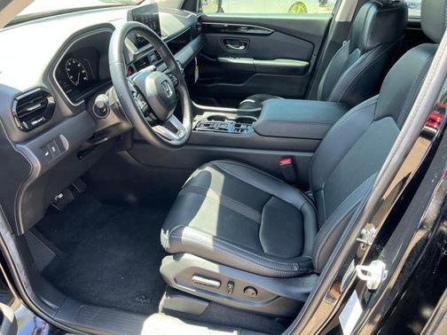 Crystal Black Pearl 2025 Honda Pilot Touring