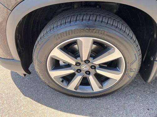 Crystal Black Pearl 2025 Honda Pilot Touring