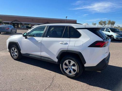 2020 Toyota RAV4 LE