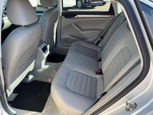 2015 Volkswagen Passat 1.8T Auto SE