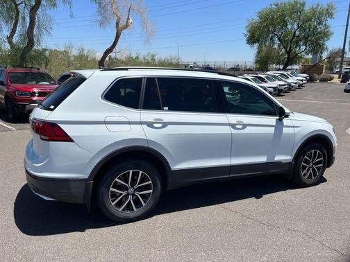 Pure White 2019 Volkswagen Tiguan 2.0T SE