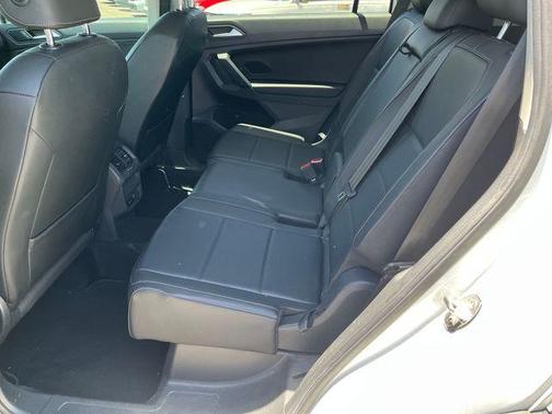 Pure White 2019 Volkswagen Tiguan 2.0T SE
