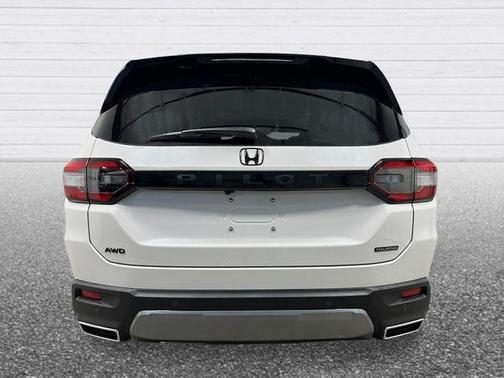 White Diamond Pearl 2026 Honda Pilot Touring S