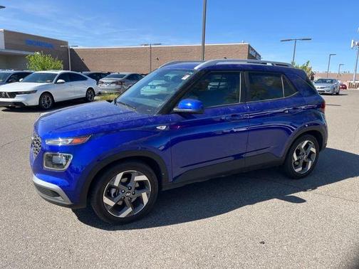 2022 Hyundai VENUE SEL