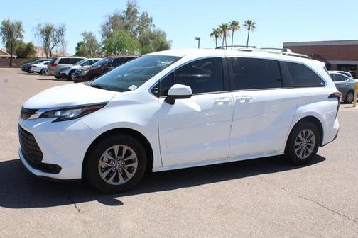2022 Toyota Sienna LE