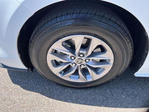 2022 Toyota Sienna LE