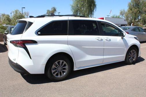 2022 Toyota Sienna LE