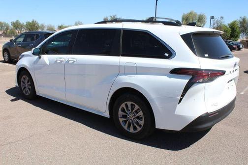 2022 Toyota Sienna LE