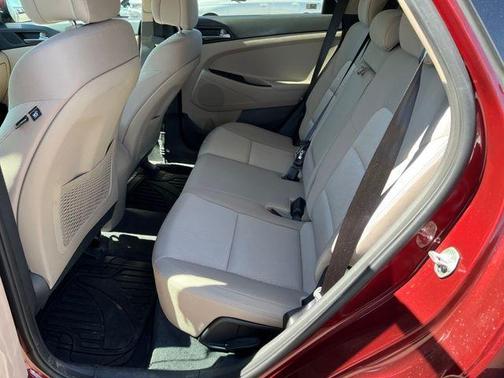 2016 Hyundai TUCSON SE