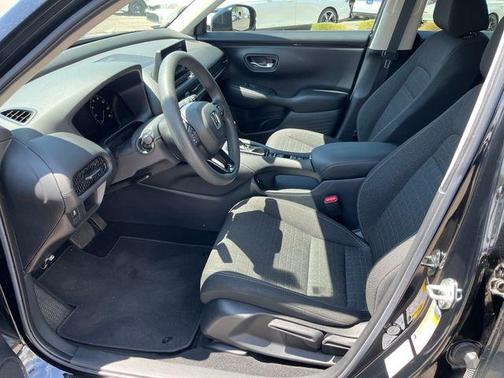 Crystal Black Pearl 2024 Honda HR-V LX