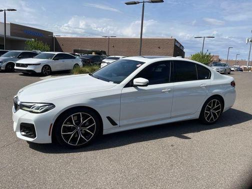 Alpine White 2022 BMW 530 i xDrive