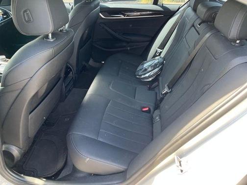 Alpine White 2022 BMW 530 i xDrive