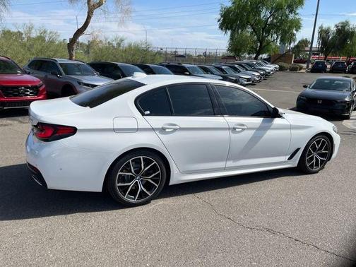 Alpine White 2022 BMW 530 i xDrive